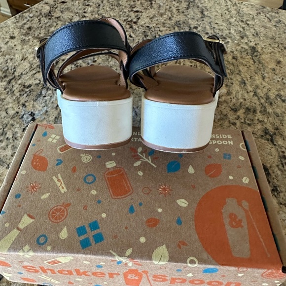 Ladies Ecco black leather Sandal. Size 38/8.5 - Picture 2 of 5